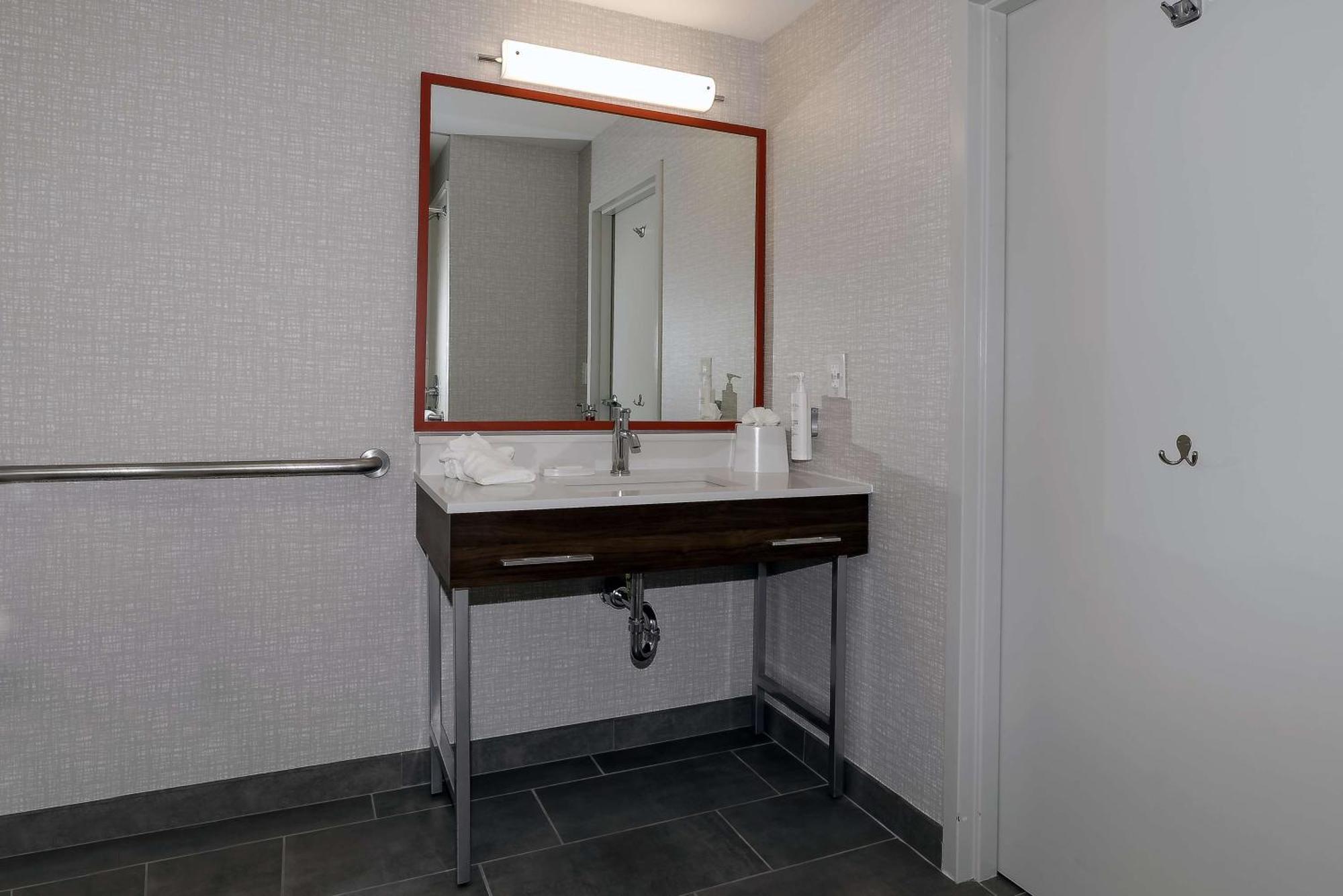 Hampton Inn Порт Шарлът Екстериор снимка
